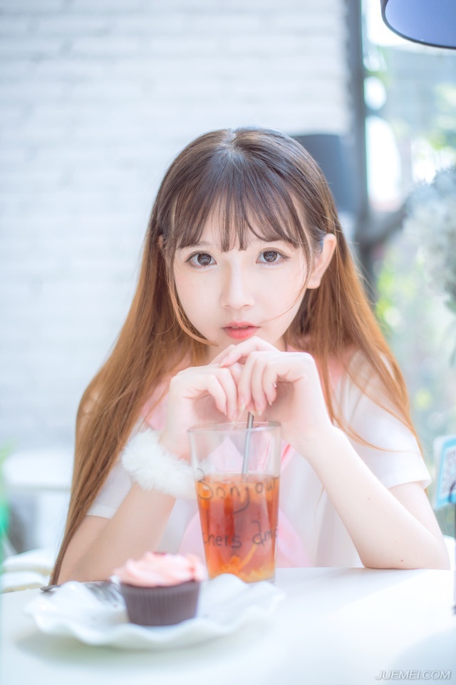 “错。”法正摇了摇头，有些怜悯的看向刘璋：“到现在还没明白吗？他只是一个诱因，若非军中将士早已对你不满，就算真有此事，又怎会十万大军皆叛？这一切，皆因你无能而起。”